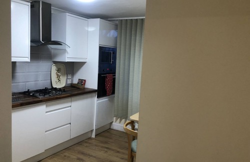 Cray Valley East Casa | Whole house cottage with parking and huge garden