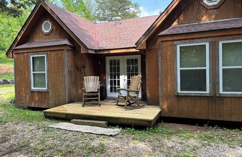 Eminence Casa | Whole house, secluded getaway near Alley Springs, Eminence , Missouri.