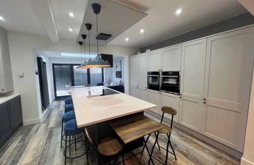 Ramsbottom Casa | Whole house -Sleeps4-Parking-Garden-BikingHiking