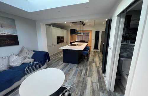 Ramsbottom Casa | Whole house -Sleeps4-Parking-Garden-BikingHiking