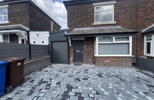 Ramsbottom Casa | Whole house -Sleeps4-Parking-Garden-BikingHiking