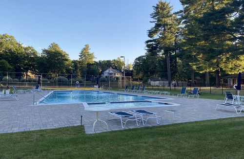 Saratoga Springs Casa | Whole meet discount ! Spacious townhouse in lake community. Near Track, SPAC !