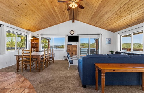 Bradley Cabina | Whole Peninsula (6 houses with 1 studio and 3 boat docks)