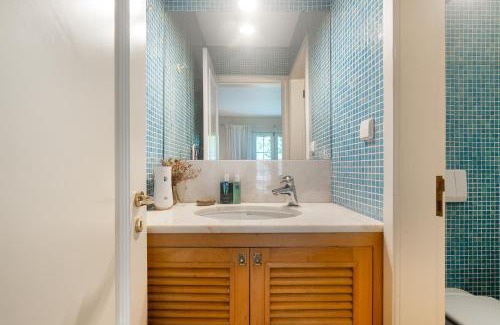 Falca Casa | WHome Lisbon Guesthouse with Shared Garden & Pool