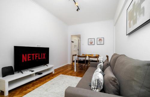 Alges Apartamento | WHome Peaceful Algés Family Home away from City Noise