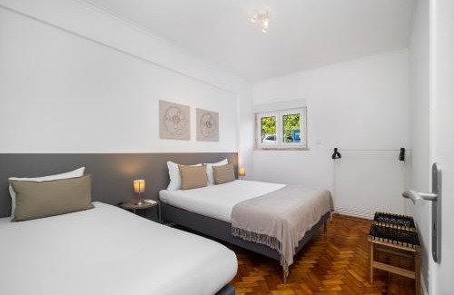Alges Apartamento | WHome Peaceful Algés Family Home away from City Noise