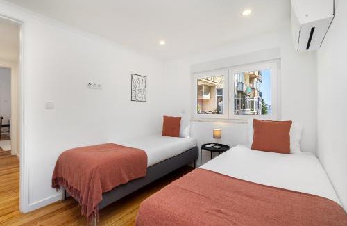 Alges Apartamento | WHome Peaceful Algés Family Home away from City Noise