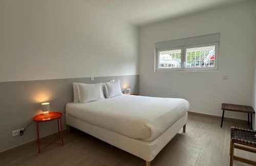 Alges Apartamento | Whome Peaceful Algés Family Home away from City Noise