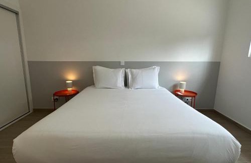 Alges Apartamento | Whome Peaceful Algés Family Home away from City Noise