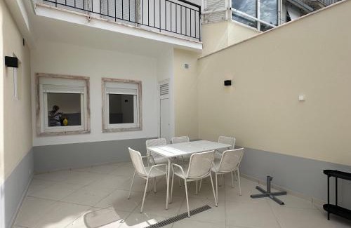 Alges Apartamento | Whome Peaceful Algés Family Home away from City Noise