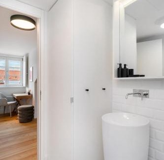 Santa Maria Maior Apartamento | WHome Top-Floor Studio in Prime Location