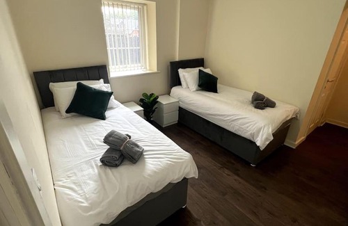 Oldbury Apartamento | Wi-Fi, 2 bathroom, 2 bedroom, sleeps 4-8