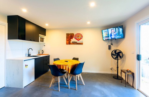 Venus Bay Casa | 🌊 Wi-Fi. Fireplace+Firepit. Linens. Pets OK. 500m to surf.