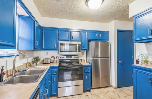 Wichita Apartamento | Wichita Roots ~ Midwestern Charm Good WiFi Parking Terrific apartment Book Now!