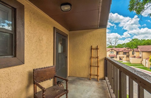 Wichita Apartamento | Wichita Roots ~ Midwestern Charm Good WiFi Parking Terrific apartment Book Now!