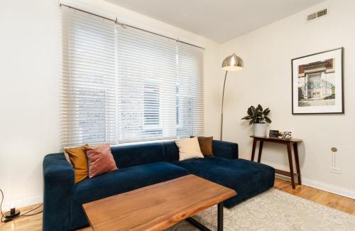 Ukrainian Village Apartamento | Wicker Park 2BR Modern Apartment DV3