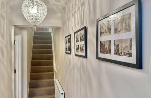 Chichester Casa | Wickland Cottage by inspirestays-com