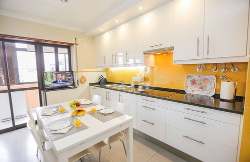 Sao Domingos de Benfica Apartamento | Amplio y luminoso Apt