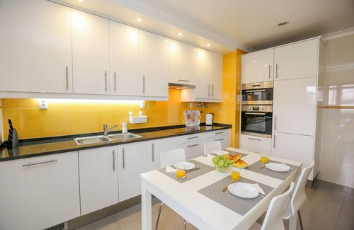 Sao Domingos de Benfica Apartamento | Amplio y luminoso Apt