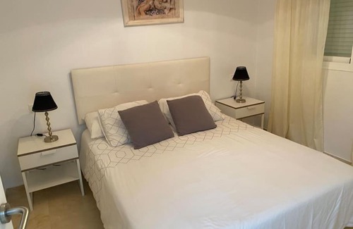 Marina de Casares Apartamento | Wide Beach Apartment