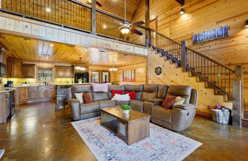 Hochatown Casa | Wide Glide Lodge - In-home Movie Room, Hot Tub and Large 1-acre property with Playset
