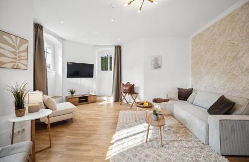 Sudvorstadt-Ost Apartamento | Wiener Palais am Großen Garten, Arbeitsplatz, Familie, 7 Pers, Smart-TV