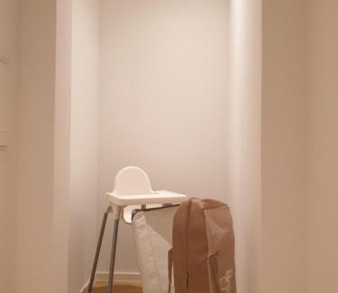 Sudvorstadt-Ost Apartamento | Wiener Palais am Großen Garten, Arbeitsplatz, Familie, 7 Pers, Smart-TV