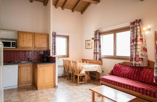Val Cenis Apartamento | Wifi, 10m from ski slopes, 2nd floor, balcony, parking, tv, ski locker, 41m², Val Cenis
