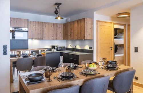 Montalbert Apartamento | Wifi, vista montaña, piscina, sauna, hammam, balcón, parking, local para esquís, 62-80m², Montalbert