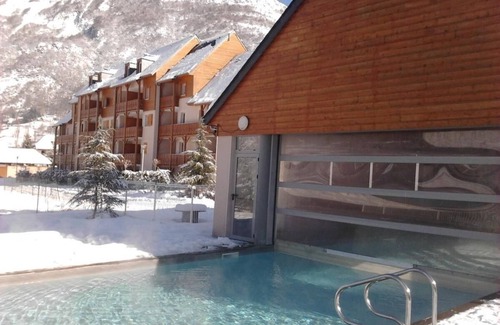 Luz-Saint-Sauveur Apartamento | Wifi, 3.o piso, fitness, piscina, sauna, hammam, balcón, parking, tv, local para esquís, 57-63m²