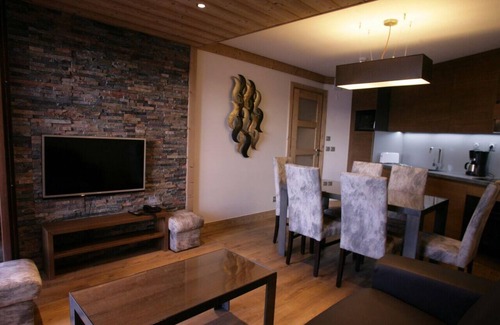 Arc-2000 Apartamento | Wifi, 50m del centro estación, fitness, piscina, sauna, hammam, balcón, tv, local para esquís, 45m²