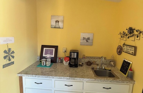 Dunnellon Cabaña | WiFi, AC, hot tub, pool, gym, horses welcome!