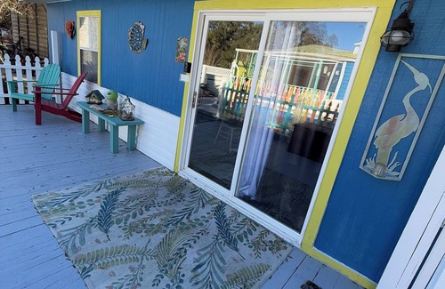 Dunnellon Cabaña | WiFi, AC, hot tub, pool, gym, horses welcome!