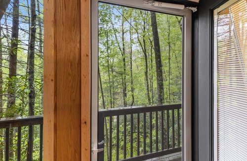 Pine Ridge Cabina | WiFi & Adventure - Fern Grove - Camping Cabin Retreat in Red River Gorge, Kentucky!