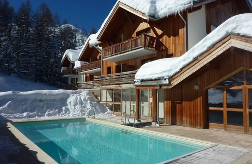 Les Orres Apartamento | Wifi, ski-in/ski-out & foot of the slopes, fitness, swimming pool, terrace, parking, tv, ski locker