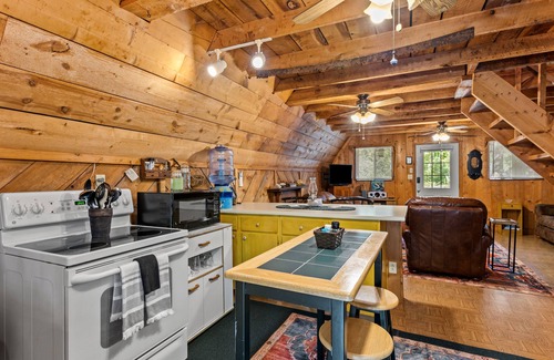 Wellington Cabina | WiFi - Small Family Cabin - Sugar Shack - Cave Run Lake OR Red River Gorge, Kentucky!