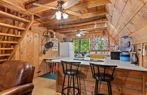 Wellington Cabina | WiFi - Small Family Cabin - Sugar Shack - Cave Run Lake OR Red River Gorge, Kentucky!