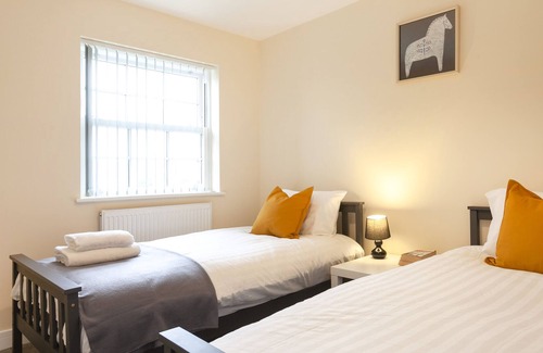 Worksop Casa | Wifi*Smart*Ensuit*Parking*Gated*