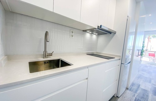 Carihuela Apartamento | Wifi, terraza, piscina y acceso privado a la playa