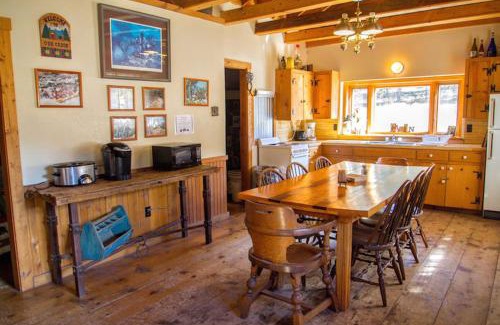 Red River Casa | Wiggins Cabin In Upper Valley With High Speed Wifi