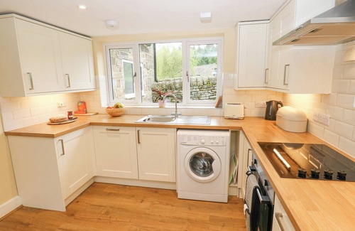 Hollow Meadows Cabaña | WIGTWIZZLE COTTAGE, pet friendly, with open fire in Stocksbridge