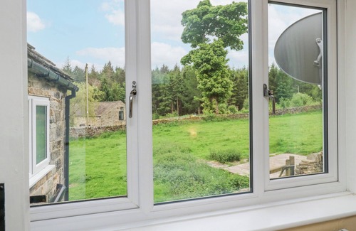 Hollow Meadows Cabaña | WIGTWIZZLE COTTAGE, pet friendly, with open fire in Stocksbridge