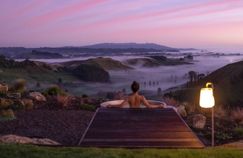 Te Kuiti Otro | Wild Canvas - Pōhutukawa Tent