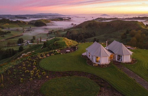 Te Kuiti Otro | Wild Canvas - Pōhutukawa Tent