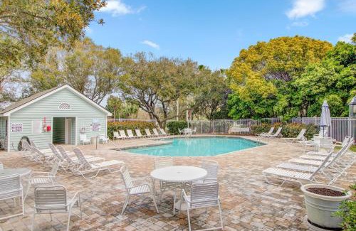 Pelican Bay Casa | Wild Dunes Gem Walk to Beach Pool Screened Porch Lounging