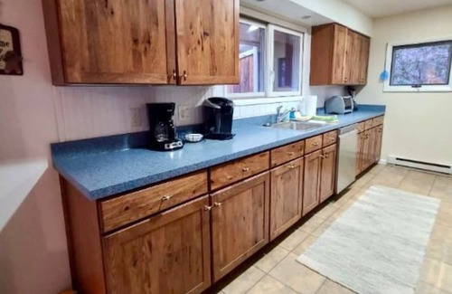 Berkeley Springs Cabina | Wild Flower Summary: