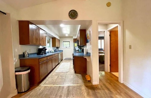 Berkeley Springs Cabina | Wild Flower Summary: