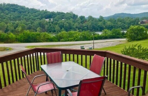 Holiday Island Casa | Wild Goose Landing Fireplace, Vaulted Ceilings 3 Bedroom 3 Bath Town-home Close