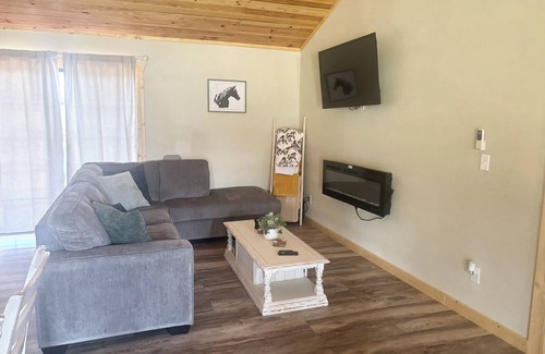 Houston Otro | Wild Horses/Scenic Ranch Retreat