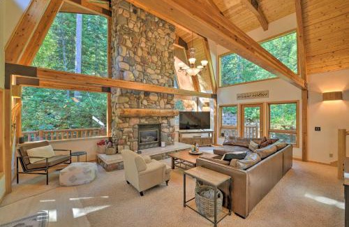 Alpine Casa | Wild Huckleberry Alpine Cabin Fireplace and Deck!